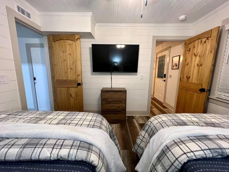 Riverside Relaxer W/Hot Tub+Fire Pit +Wifi & View Franklin Bagian luar foto