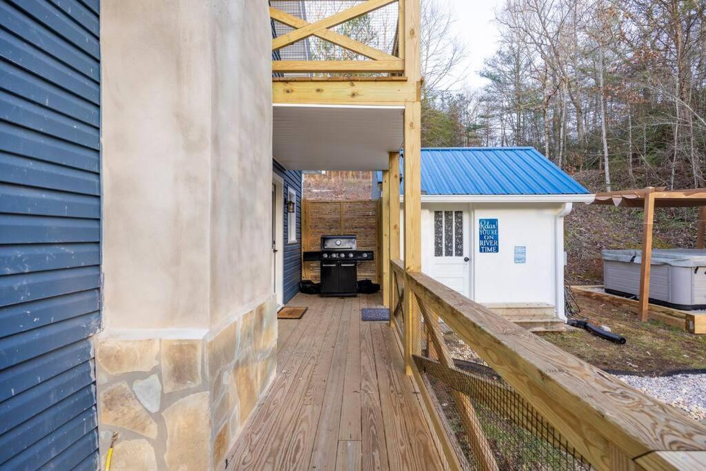 Riverside Relaxer W/Hot Tub+Fire Pit +Wifi & View Franklin Bagian luar foto