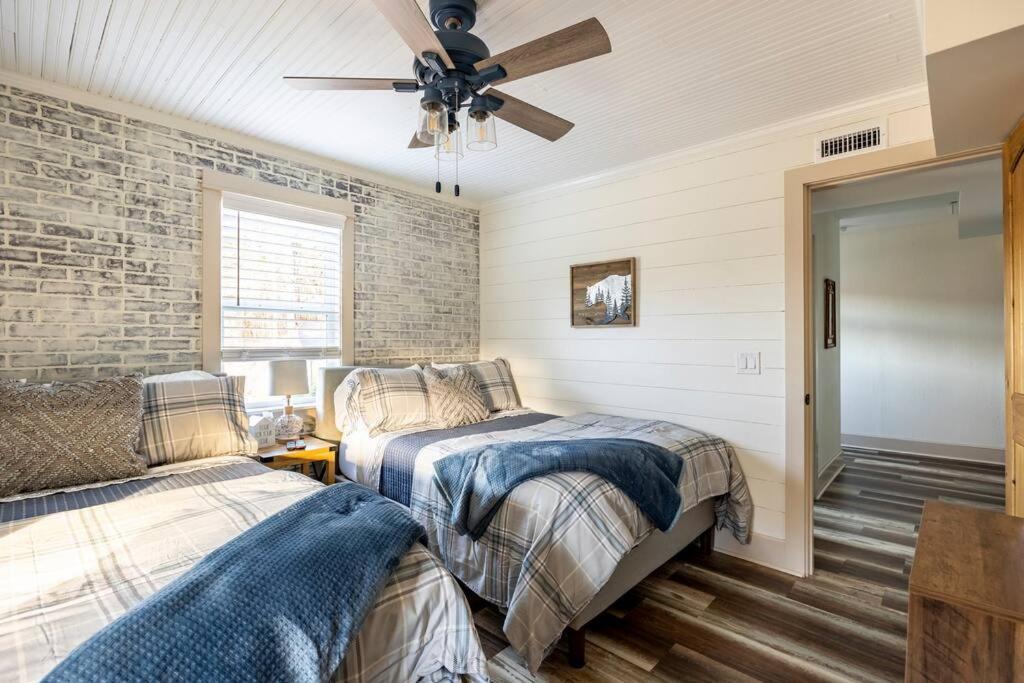 Riverside Relaxer W/Hot Tub+Fire Pit +Wifi & View Franklin Bagian luar foto
