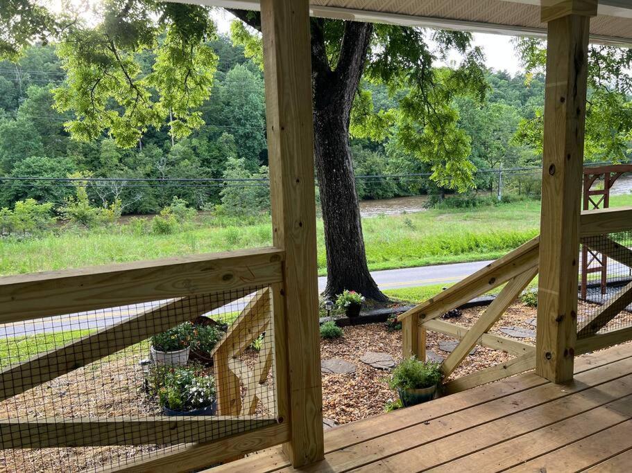 Riverside Relaxer W/Hot Tub+Fire Pit +Wifi & View Franklin Bagian luar foto